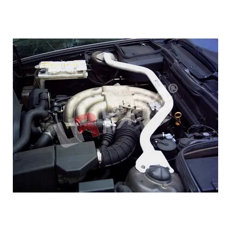 Rozpórka przednia (Front Upper Strut Bar)Ultra Racing BMW 5-Series E34 88-95