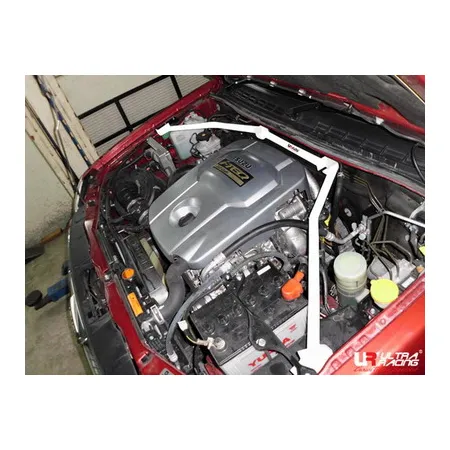 Rozpórka przednia (Front Upper Strut Bar)Ultra Racing Isuzu D-Max 3.0D 02+