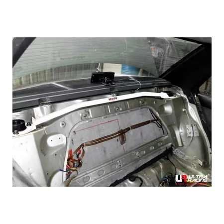 Rozpórka tylna górna (Rear Upper Strut Bar) Ultra Racing Nissan Bluebird 89-93 U12 1.8