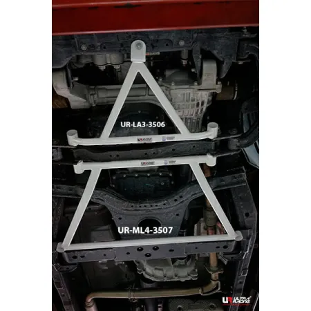 Rozpórka przednia dolna (Front Lower Brace) (3506) Ultra Racing Nissan Navara (D23) 2.5D 14+/Terra 2.3D 18+ 4WD