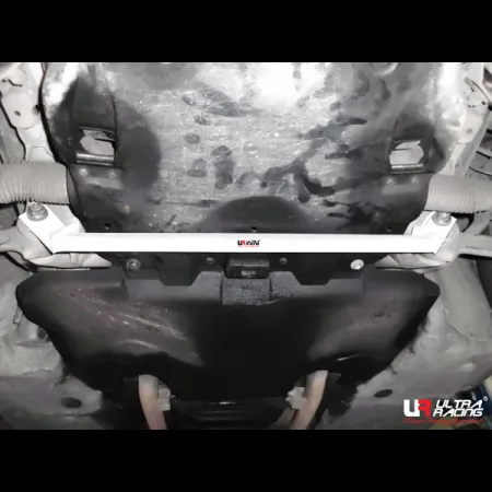 Rozpórka przednia dolna (Front Lower Bar) Ultra Racing Mercedes S-Class 98-05 W220 2.8/3.2