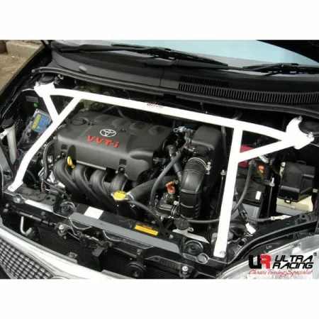 Rozpórka przednia (Front Upper Strut Bar)(038) Ultra Racing Toyota Vios (XP40) 1.5 2WD 02-07