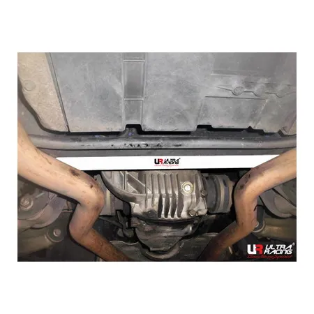 Rozpórka tylna dolna (Rear Lower Bar) 1704 Ultra Racing BMW E53 X5 4.4 99-06