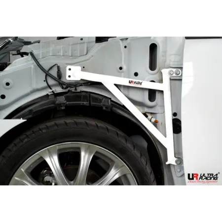 Rozpórka przedniego kielicha (Fender Brackets) (1409P) Ultra Racing Nissan Grand Livina (L10) 1.5/1.6/1.8 2WD 06-13