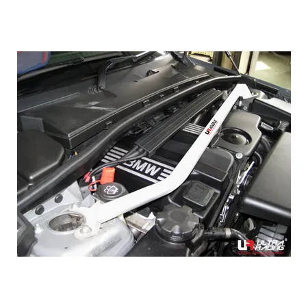 Rozpórka przednia (Front Upper Strut Bar)Ultra Racing BMW 1 04-11 E87 (120i) 2.0