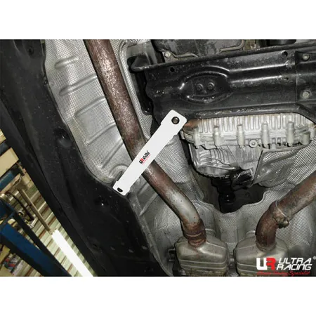 Rozpórka środkowa (Mid Lower Brace) (2098) Ultra Racing Mercedes X164 GL 450 4.5 4WD 06-12