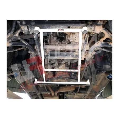 Rozpórka przednia (Front H-Brace) Ultra Racing Mercedes ML 320 97-05