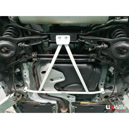 Rozpórka tylna dolna (Rear Lower Bar) (3955) Ultra Racing Volvo V40 T4 1.6 12-16/T5 2.0 16-19