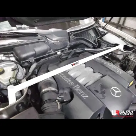 Rozpórka przednia (Front Upper Strut Bar)Ultra Racing Mercedes E-Class W210 97-03
