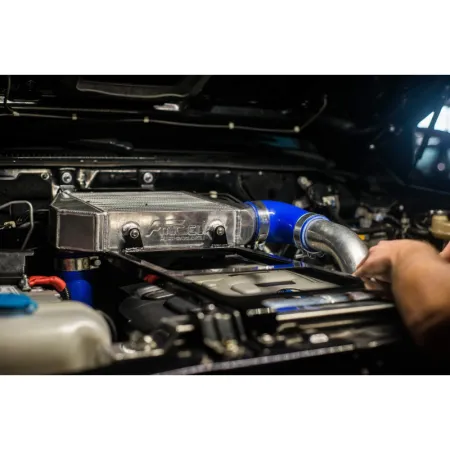 Dedykowany zestaw montażowy intercoolera Nissan Patrol Top Mount - 3.0D M57 Niebieski