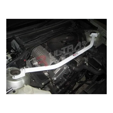Rozpórka przednia (Front Upper Strut Bar)Ultra Racing BMW 3-Series E46 318 1.9 99-01