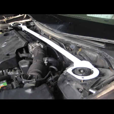 Rozpórka przednia (Front Upper Strut Bar)Ultra Racing Nissan Murano 2WD 02-06