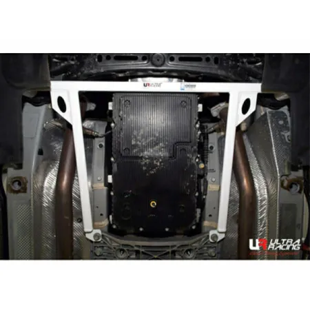 Rozpórka przednia dolna (Front Lower Brace) (3620) Ultra Racing Hyundai Equus (EQ900) 3.8/5.0 2WD 10-16