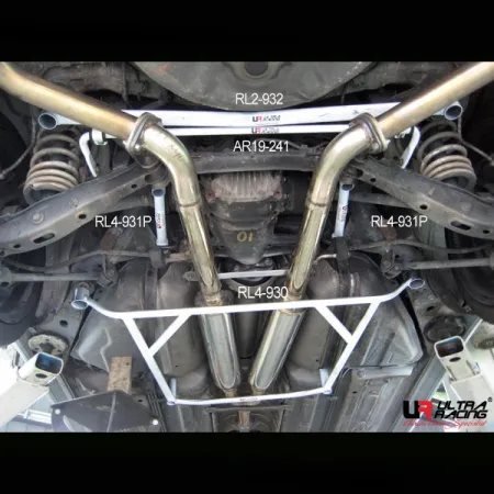 Rozpórka tylna dolna (Rear Lower Brace) 930 Ultra Racing Lexus GS400 98-00