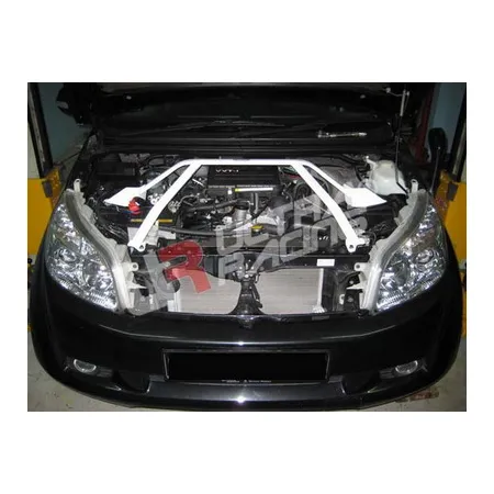 Rozpórka przednia (Front Upper Strut Bar)Ultra Racing Daihatsu Terios 5-Seat 06+