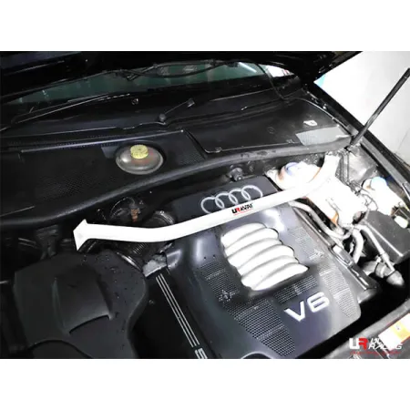 Rozpórka przednia (Front Upper Strut Bar)(3195) Ultra Racing Audi A6 C5 (TYP 4B) 2.4 V6 2WD 97-04