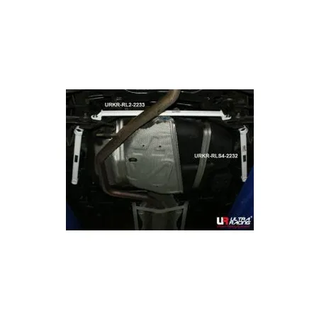 Rozpórka tylna dolna (Rear Lower Bar) (2232P) Ultra Racing Chevrolet Malibu 2.0D/2.4 2WD 13-15 LHD/RHD