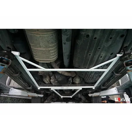 Rozpórka tylna dolna (Rear Lower Bar) (3807) Ultra Racing Toyota Land Cruiser (J200) 4.5D/4.7 V8 4WD 07-21