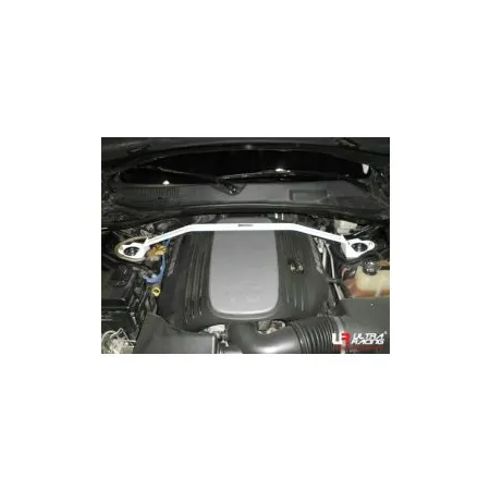 Rozpórka przednia (Front Upper Strut Bar)(2384) Ultra Racing Dodge Challenge 5.7 V8 11+/Magnum 5.7 04-08 2WD