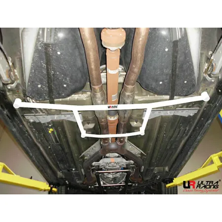 Rozpórka tylna dolna (Rear Lower Bar) (2414) Ultra Racing Ford Mustang S-197 (GT500) 5.4 Super Charge 2WD 05â€“09