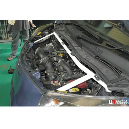 Rozpórka przednia (Front Upper Strut Bar)(2318) Ultra Racing Scion IQ (AJ10) 1.3 12-15/Toyota IQ 1.3 08-15 2WD