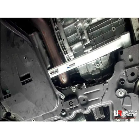 Rozpórka przednia dolna (Front Lower Bar) Ultra Racing Mercedes A45 / CLA45 2WD 13+ W176