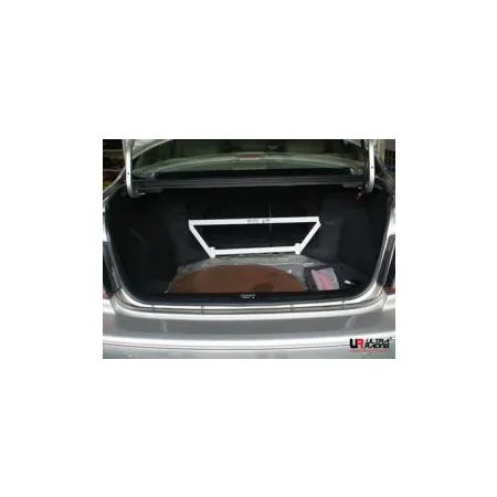 Rozpórka bagażnika (Rear Trunk Brace) Ultra Racing Nissan Cefiro 98-03 A33