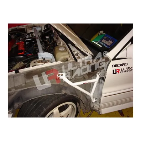 Rozpórka przedniego kielicha (Fender Brackets) Ultra Racing Mitsubishi Galant 87-93 VR4 2WD