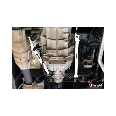 Rozpórka środkowa (Mid Lower Bar) Ultra Racing for Toyota Hiace/H200 04+