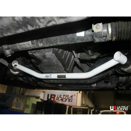 Rozpórka przednia dolna (Front Lower Tiebar) (3266) Ultra Racing Ssangyong Chairman W 3.6 2WD/4WD 08-17