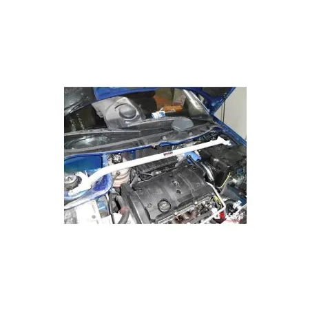 Rozpórka przednia (Front Upper Strut Bar)Ultra Racing Peugeot 206 / 206 CC 1.6