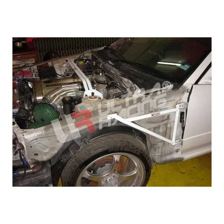 Rozpórka przedniego kielicha (Fender Brackets) Ultra Racing Nissan Skyline R34 GTT/GTR