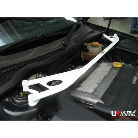 Rozpórka przednia (Front Upper Strut Bar)Ultra Racing Saab 93 02-12 2.0T