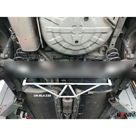Rozpórka tylna dolna (Rear Lower Bar) (238) Ultra Racing Nissan Cube (Z12) 1.8 2WD 08+/Grand Livina 1.6 06-13/Latio 1.8 04-18/Livina 1.5 08-13