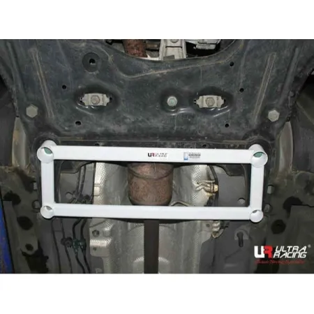 Rozpórka przednia dolna (Front Lower Brace) (2240) Ultra Racing Renault Samsung SM3 1.6 2WD 09-12/Samsung FL 1.6 12-20