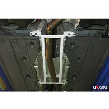 Rozpórka środkowa (Mid Lower Brace) (3611) Ultra Racing Audi A3 (TYP 8V) 2.0 TDI /VW Golf GTI MK7 2.0 TSI 13-20